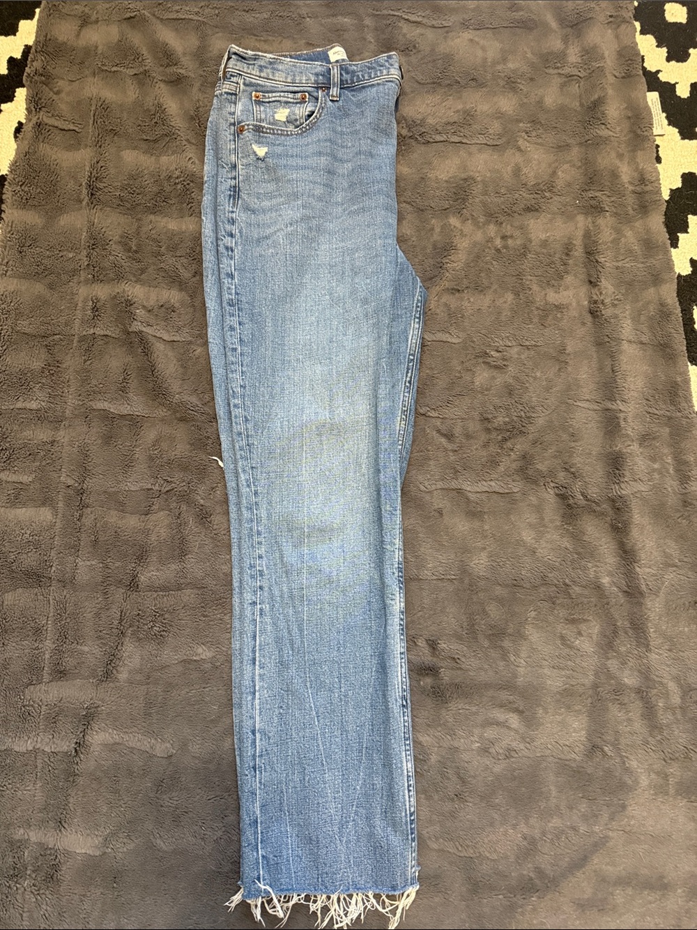 Abercrombie and Fitch The 90’s Slim Straight Ultra High Rise